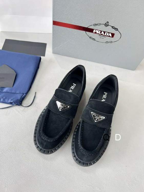 Picture of Prada Shoes _SKUPradasz35-40GDT120618769